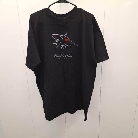 Black Seaworld Orlando XXL Shark Tshirt - Picture 1 of 4